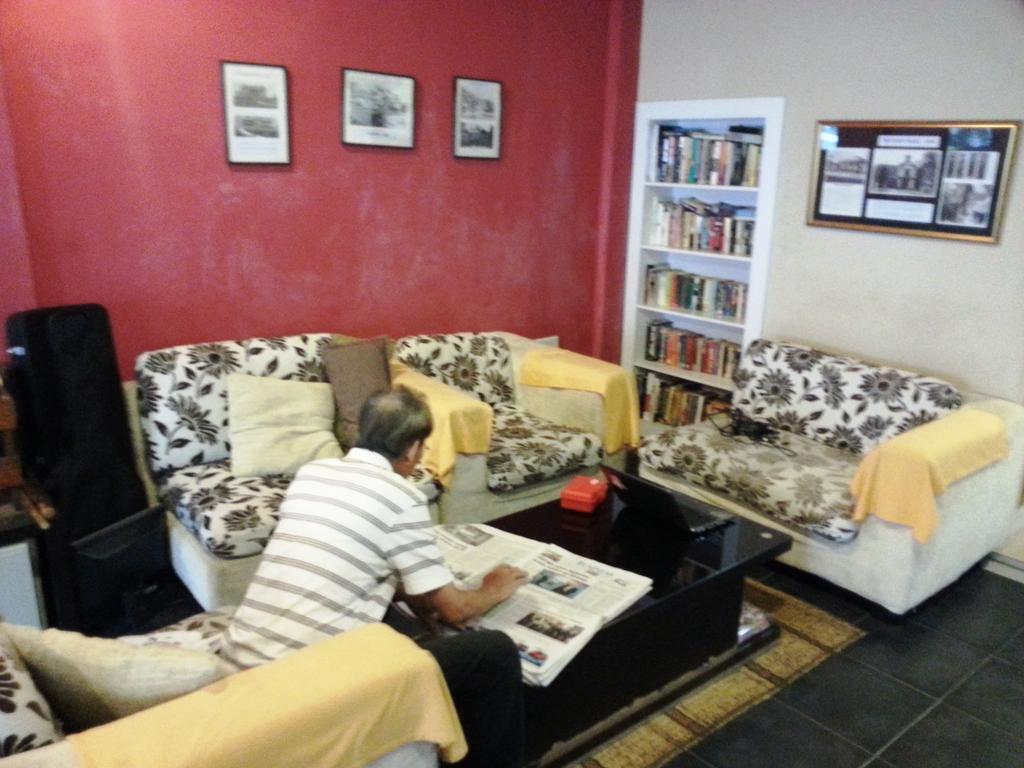 Beds Guesthouse Hostel Кучинг Экстерьер фото