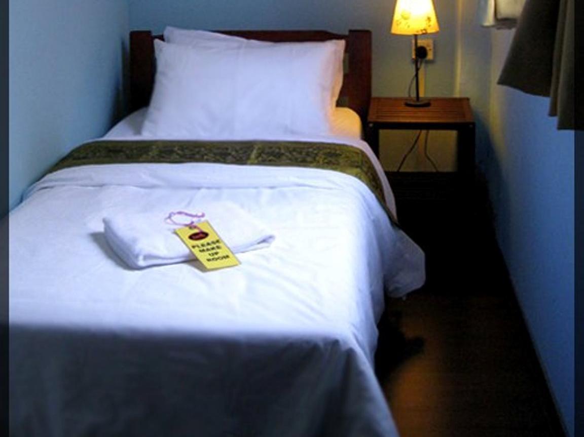Beds Guesthouse Hostel Кучинг Экстерьер фото